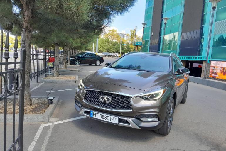 Infiniti QX30