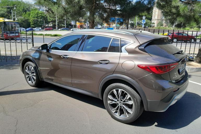 Infiniti QX30