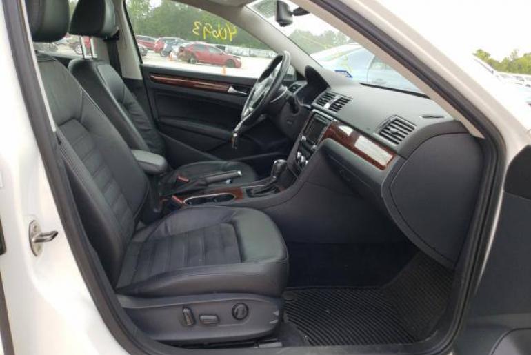 Volkswagen Passat SEL