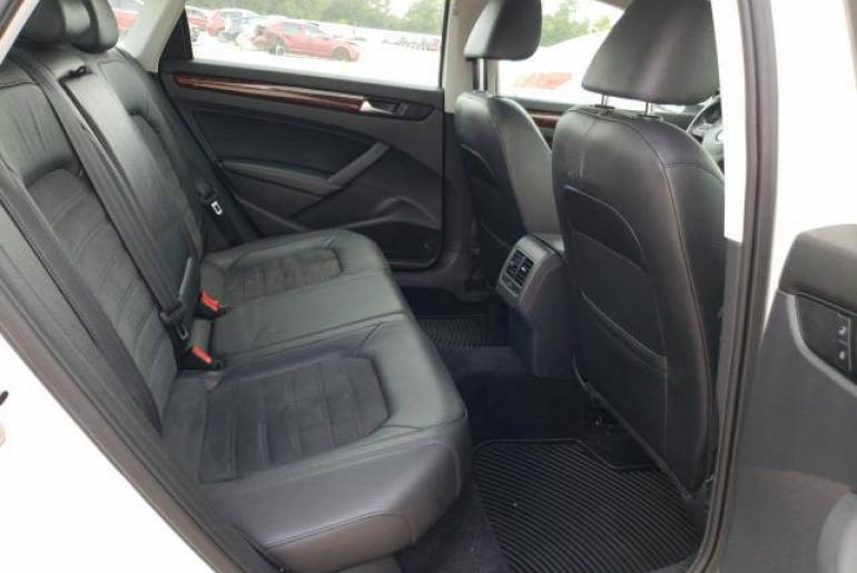 Volkswagen Passat SEL