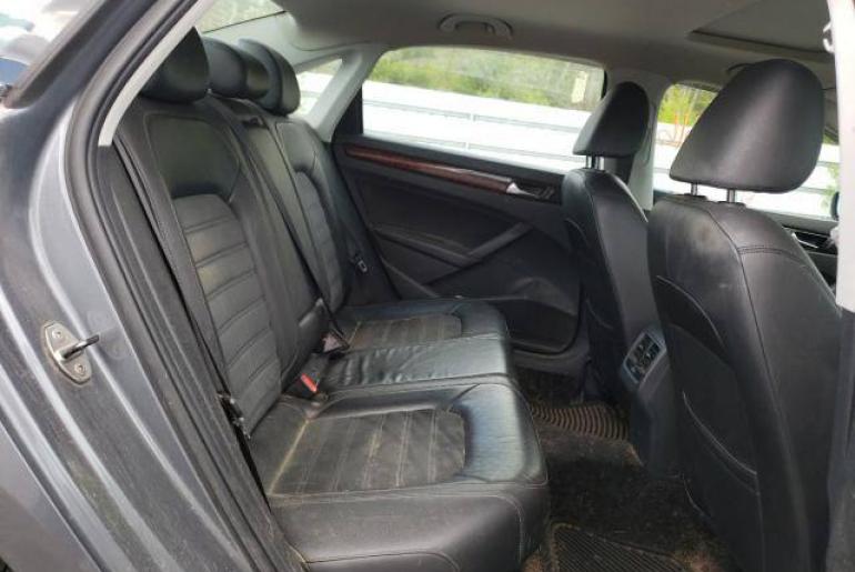 Volkswagen Passat SEL