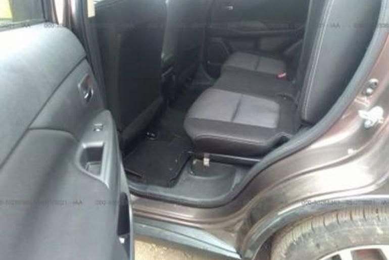 Mitsubishi Outlander ES