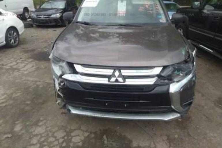 Mitsubishi Outlander ES