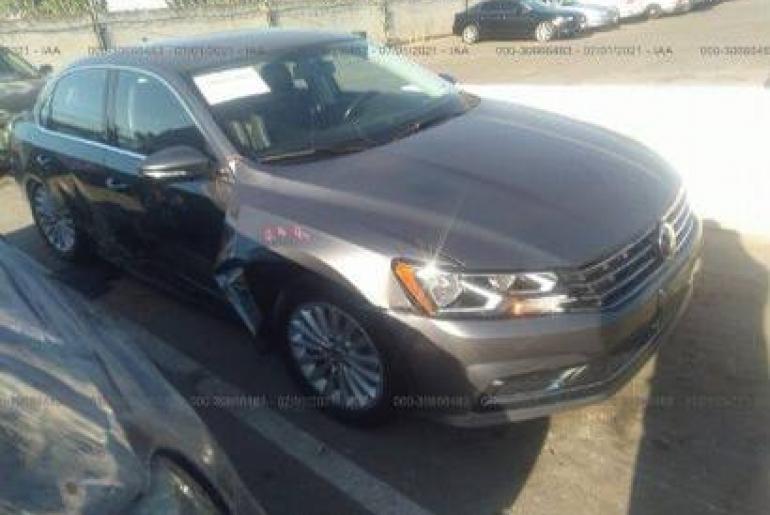 Volkswagen Passat SE