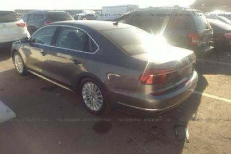 Volkswagen Passat SE