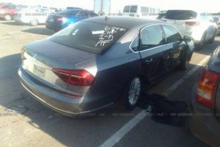Volkswagen Passat SE