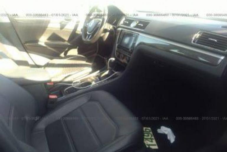 Volkswagen Passat SE