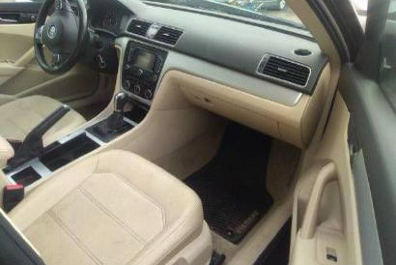 Volkswagen Passat SE