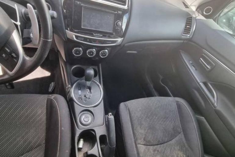 Mitsubishi Outlander Sport SE