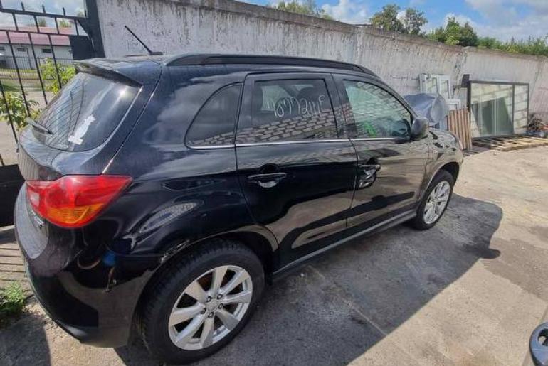 Mitsubishi Outlander Sport SE