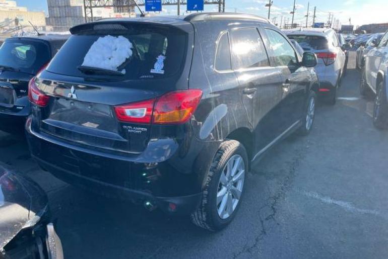 Mitsubishi Outlander Sport SE