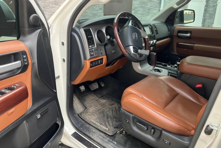 Toyota Sequoia 