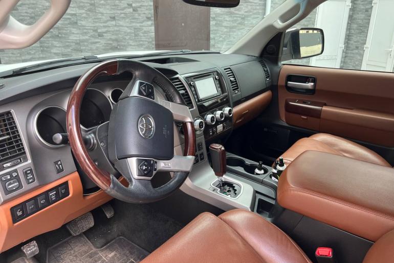 Toyota Sequoia 