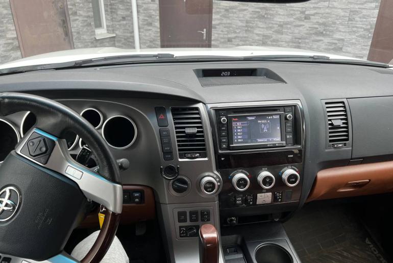 Toyota Sequoia 