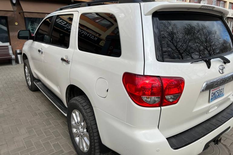 Toyota Sequoia 